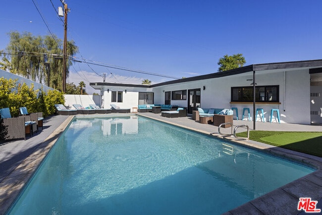 Building Photo - 44251 Russell Ln