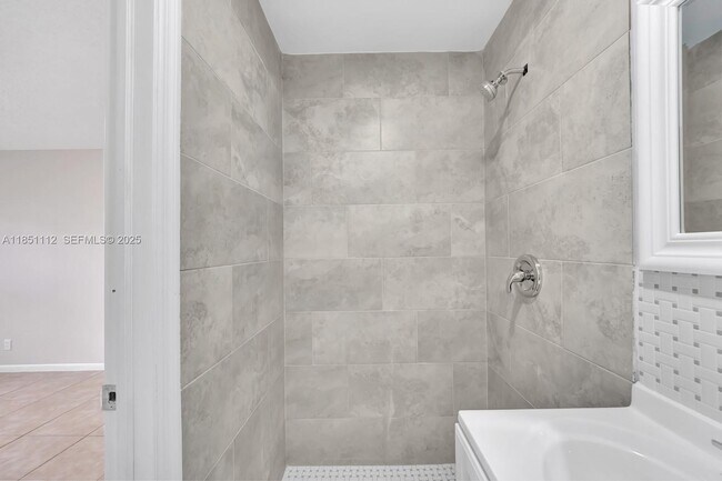 Building Photo - 2610 Riverland Dr