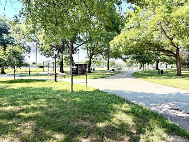 Building Photo - 61-62 69th Ln
