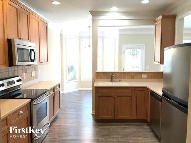 Building Photo - 1988 Sinclair Trce