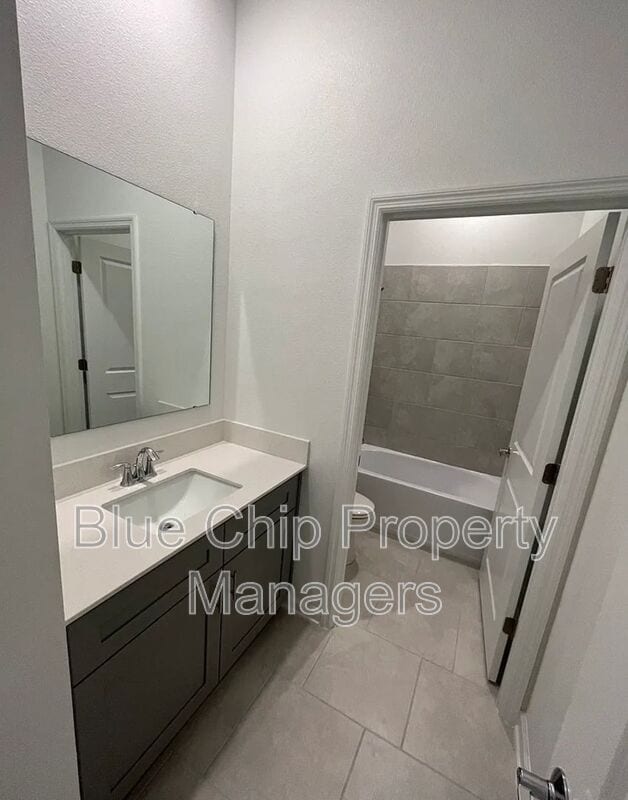 Building Photo - 3031 Country Side Dr