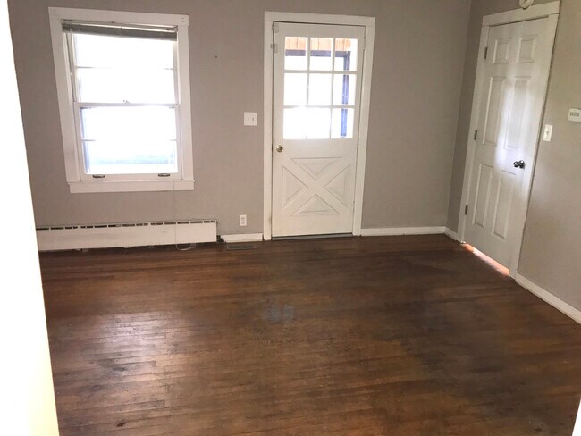 Living Room - 34175 N Hainesville Rd