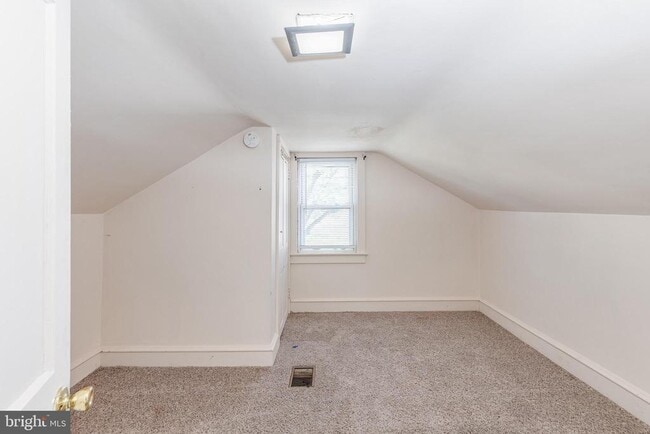 Building Photo - 427 Buttonwood St