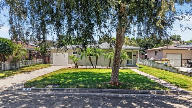 Building Photo - Charming Fullerton Cul-de-Sac Home with Large Yard & Detached Garage