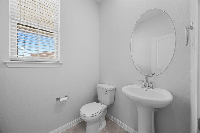 Building Photo - 6017 Pleasanton Pkwy