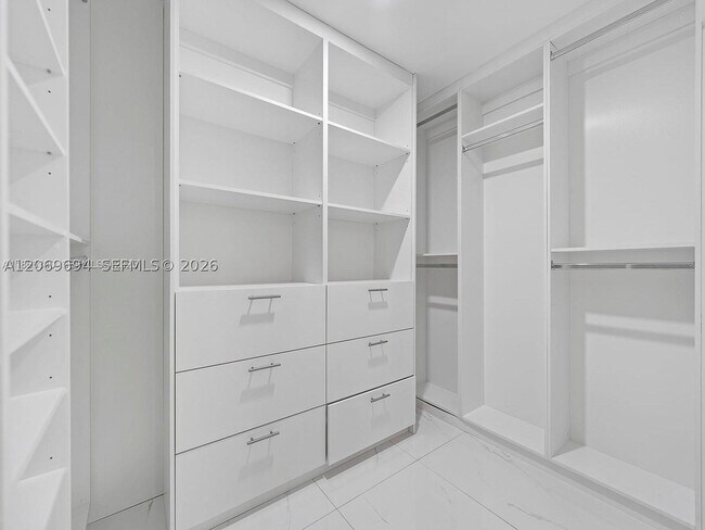 Building Photo - 6951 Miami Lakeway S