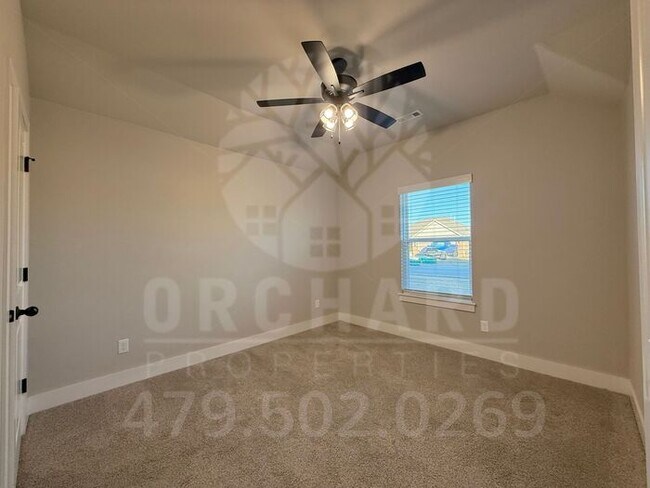 Building Photo - Tontitown- Single-Family Home- Desirable Hickorywood Plan- 4 Bedroom!