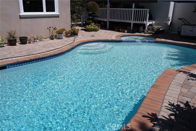 Building Photo - 327 S Orange Dr