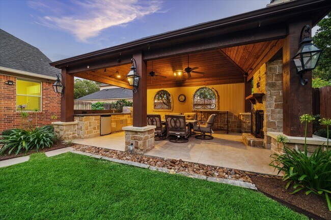 Building Photo - 18063 Crescent Royale Way