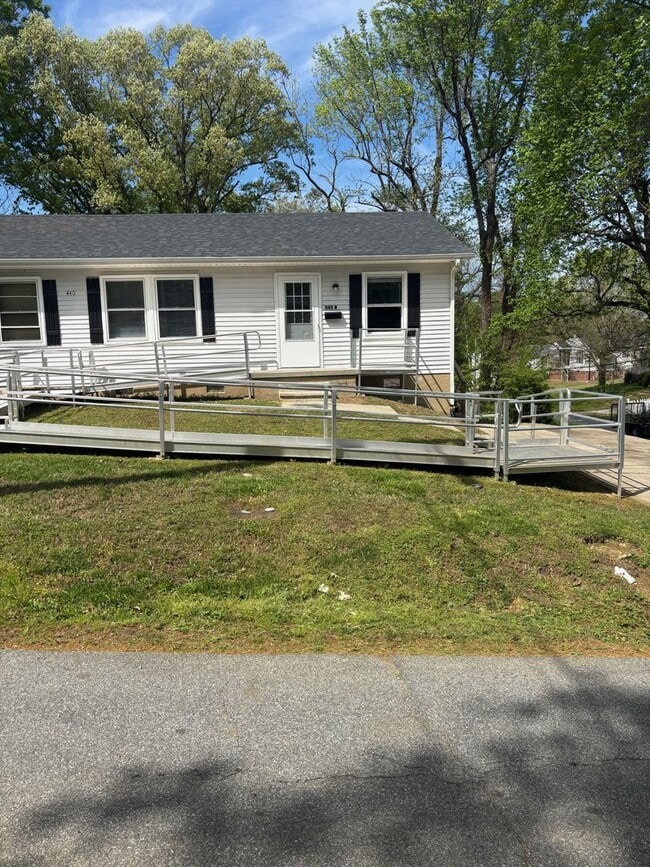 Building Photo - 440 Dudley St