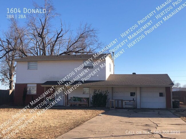 Primary Photo - Spacious 3 Bed / 2 Bath Home in a Desirabl...