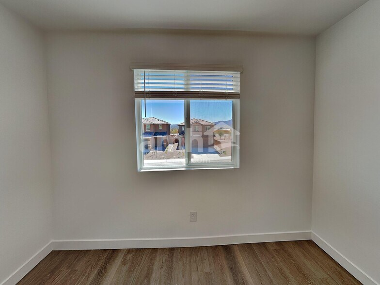 Building Photo - 6192 W Calle Lingo