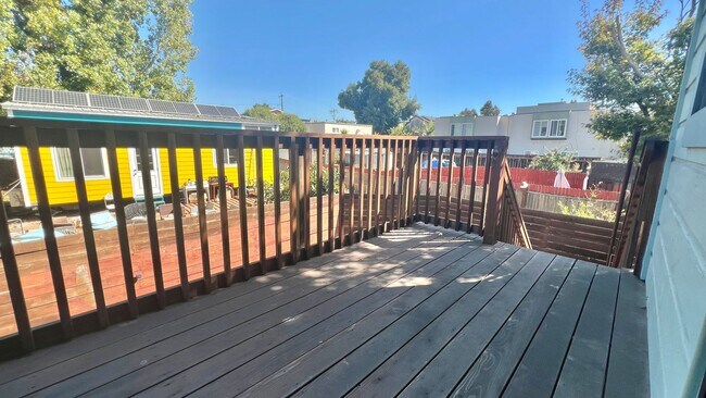 Building Photo - 696-694-29th