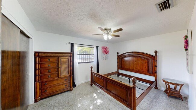 Building Photo - 502 N Beverly Ave