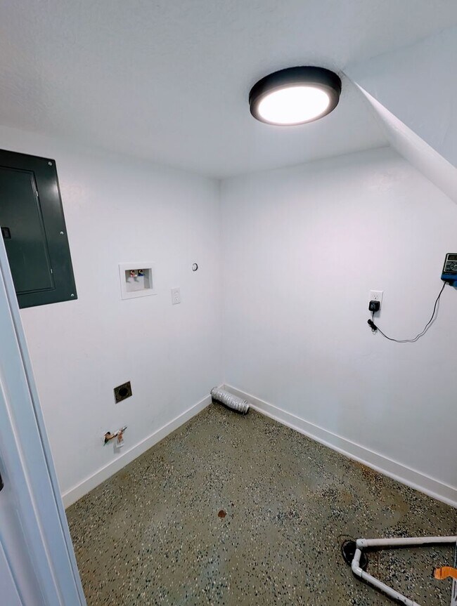 Building Photo - GET $500 OFF THE FIRST MONTHS RENT!!!