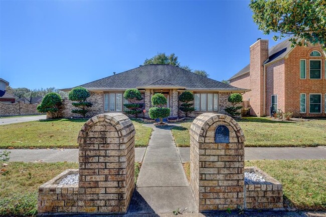 Building Photo - 6502 Inverness Way