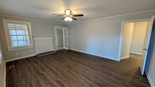 Building Photo - 315 W Courtland Dr