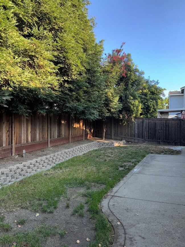 Building Photo - Ready To Move?