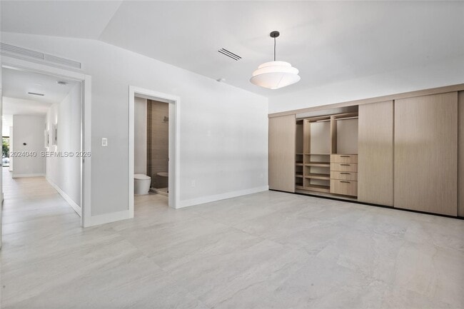 Building Photo - 550 S Shore Dr