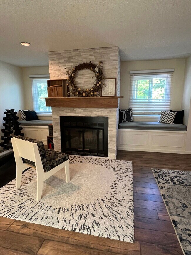 Building Photo - 10739 E Crestridge Cir