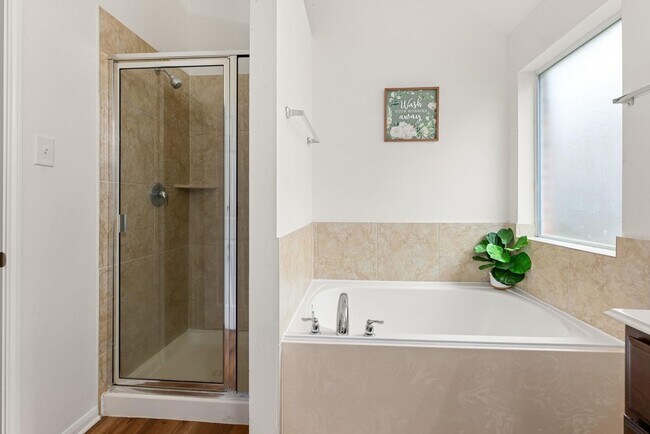 Building Photo - 2008 Golden Creek Ln