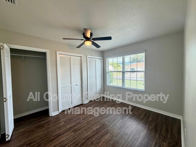 Building Photo - 138 SE Elm Loop