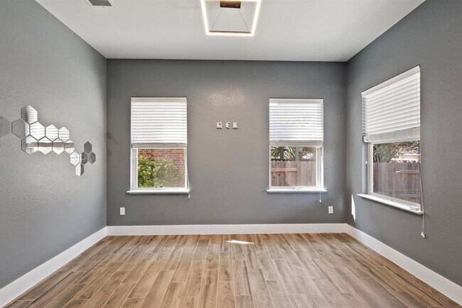 Building Photo - 11416 Flushwing Dr