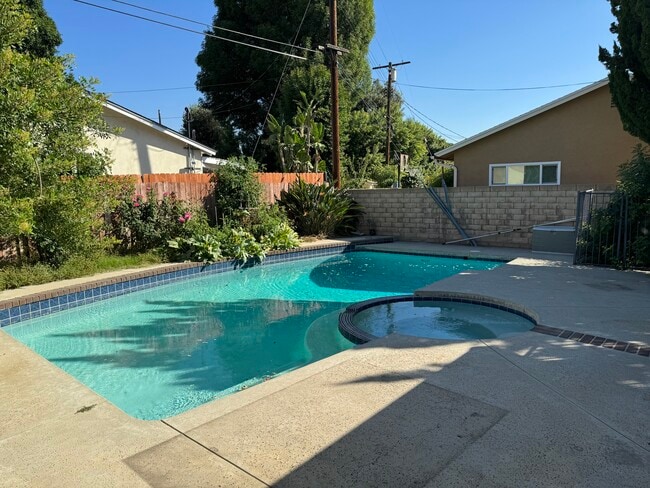 Building Photo - 19859 Gresham St