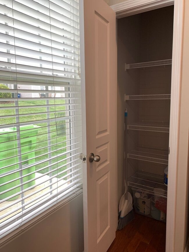 Building Photo - Perfectly Located 2 Bedroom Suite Townhome...