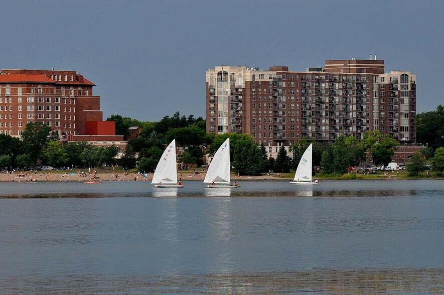 Building Photo - 2909 Knox Ave S