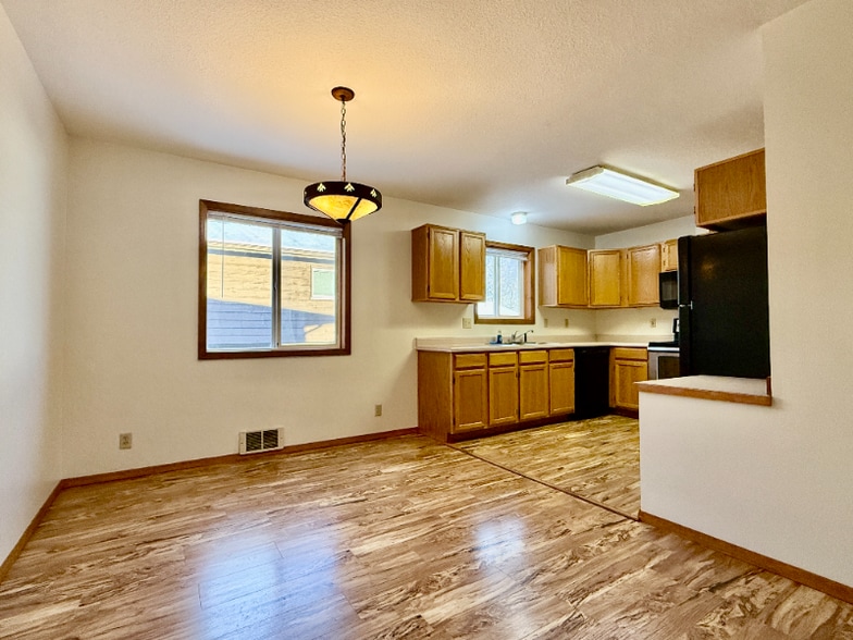 Building Photo - 722 Waverly Pl