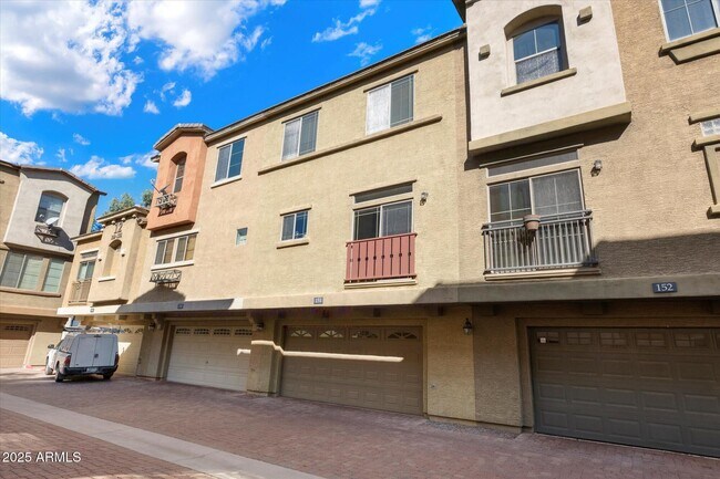 Building Photo - 3250 W Greenway Rd