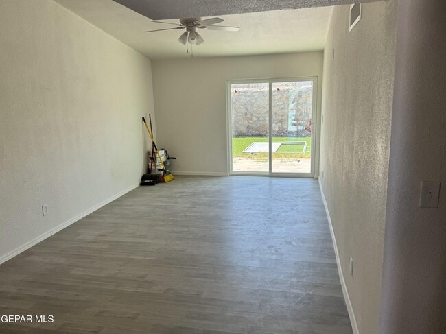 Building Photo - 868 Barandal Dr