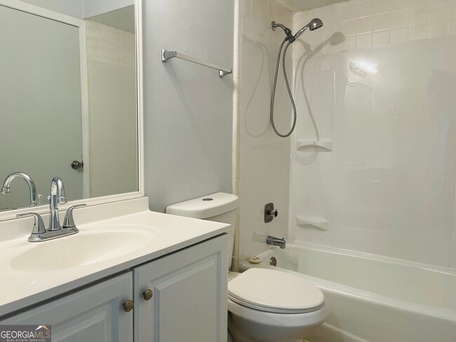 Building Photo - 104 Peachtree Ct