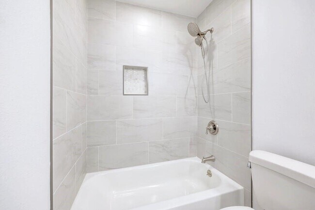 Building Photo - 801 Salem Ln