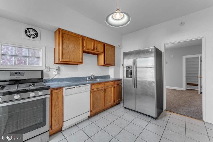 Building Photo - 2818 Mayfield Ave