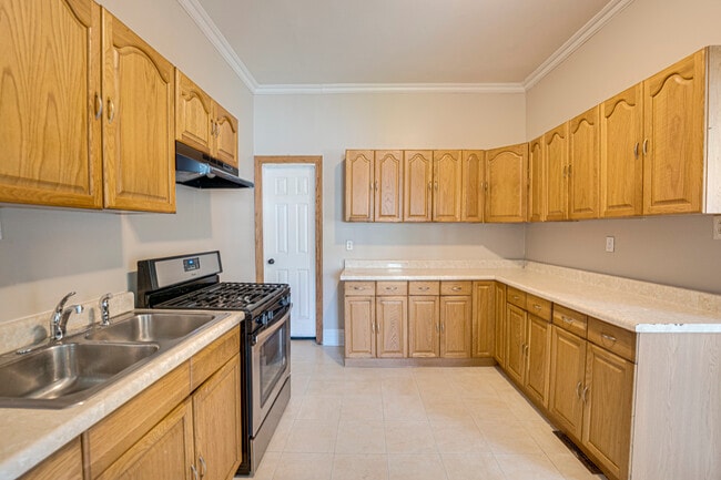 Building Photo - 373 Cedar St