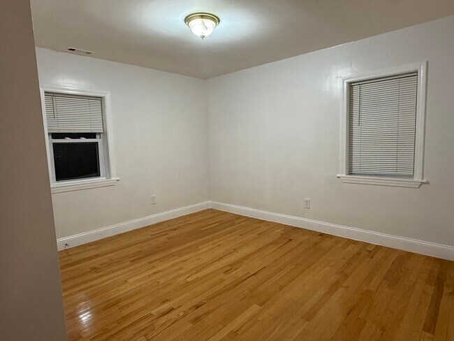 Building Photo - 23 Myrtle St