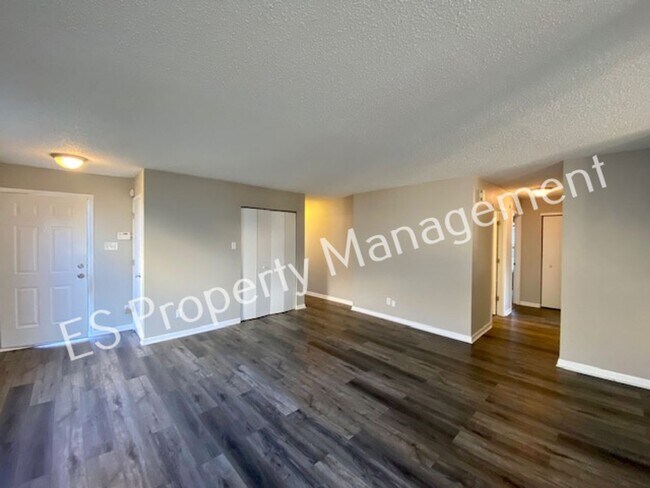 Building Photo - Stunning 3 Bedroom 2 Bath Home in Franklin Township!