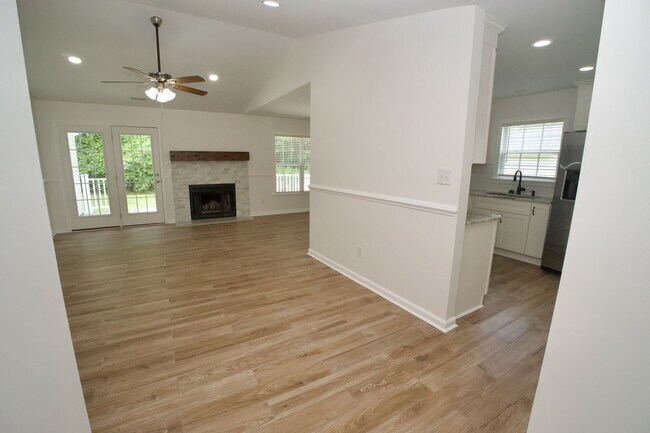 Building Photo - 210 Hayden Pl