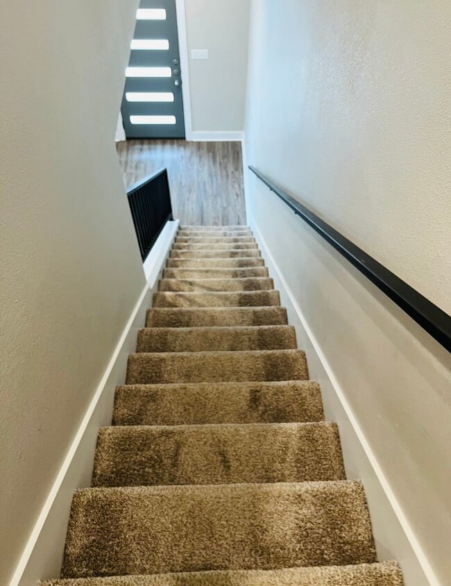 Building Photo - 308 Poplar St