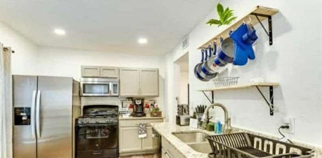 Building Photo - 401 N Polk St