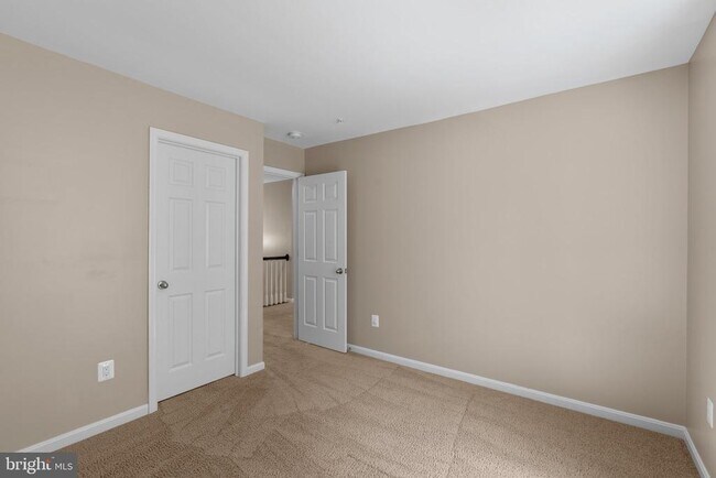 Building Photo - 920 St Martins Loop