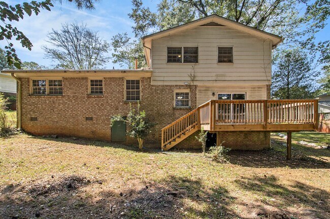 Building Photo - 4 Bedroom 2.5 Bath House