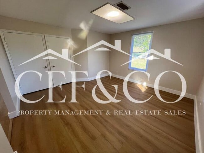 Building Photo - Adorably renovated 3 bedroom now available in Woodruff!