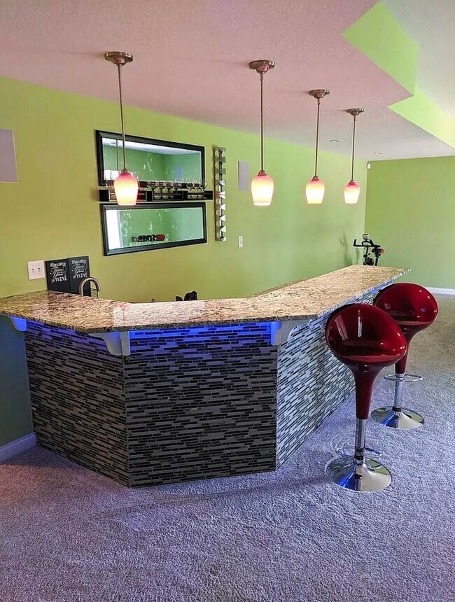 Building Photo - Spacious 4bed 3.5bath Single Family Home in Shakopee.  Featuring an in-home Theater