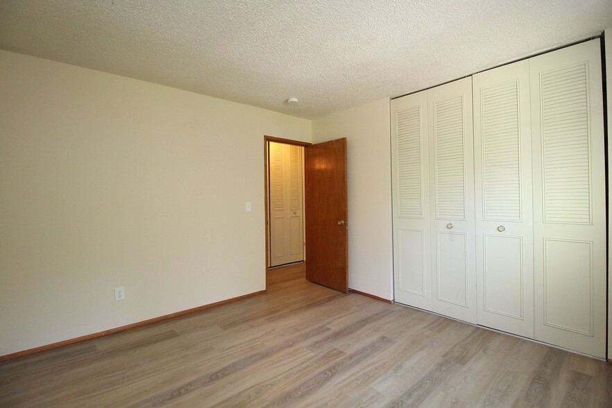 Building Photo - 3736 SW 10th Ave