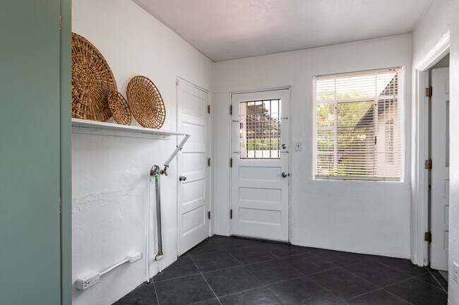 Building Photo - 601 Tulane Dr NE