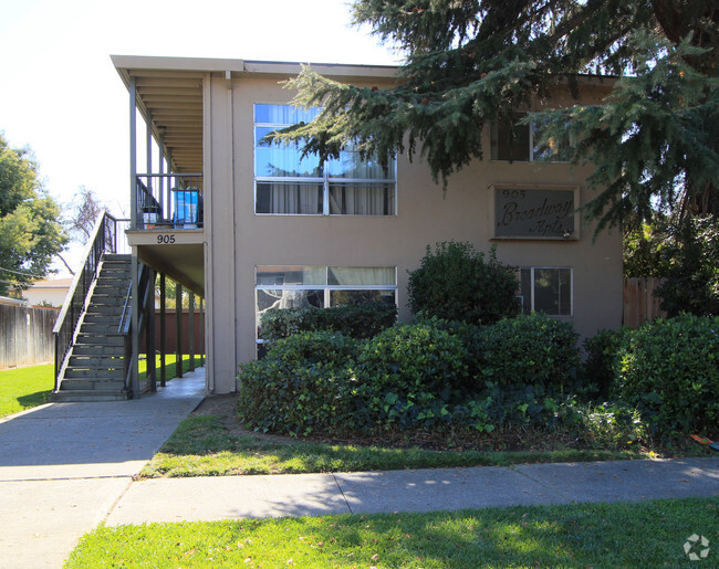 Building Photo - Broadway Street Apartments