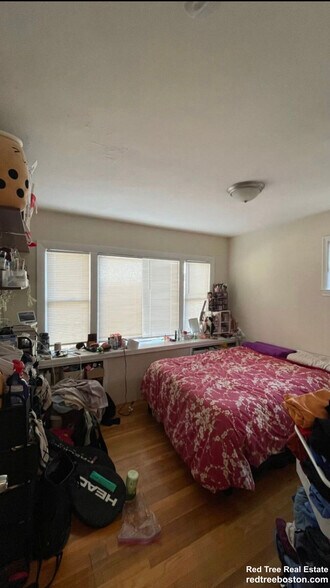 Building Photo - 4 Iroquois St